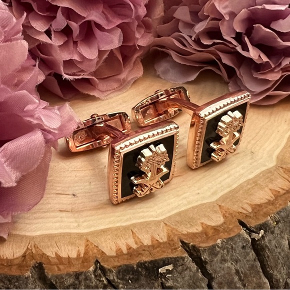 Elegant Rose Gold Palm Tree with Crossed Golf Clubs Cufflinks - Picture 6 of 16